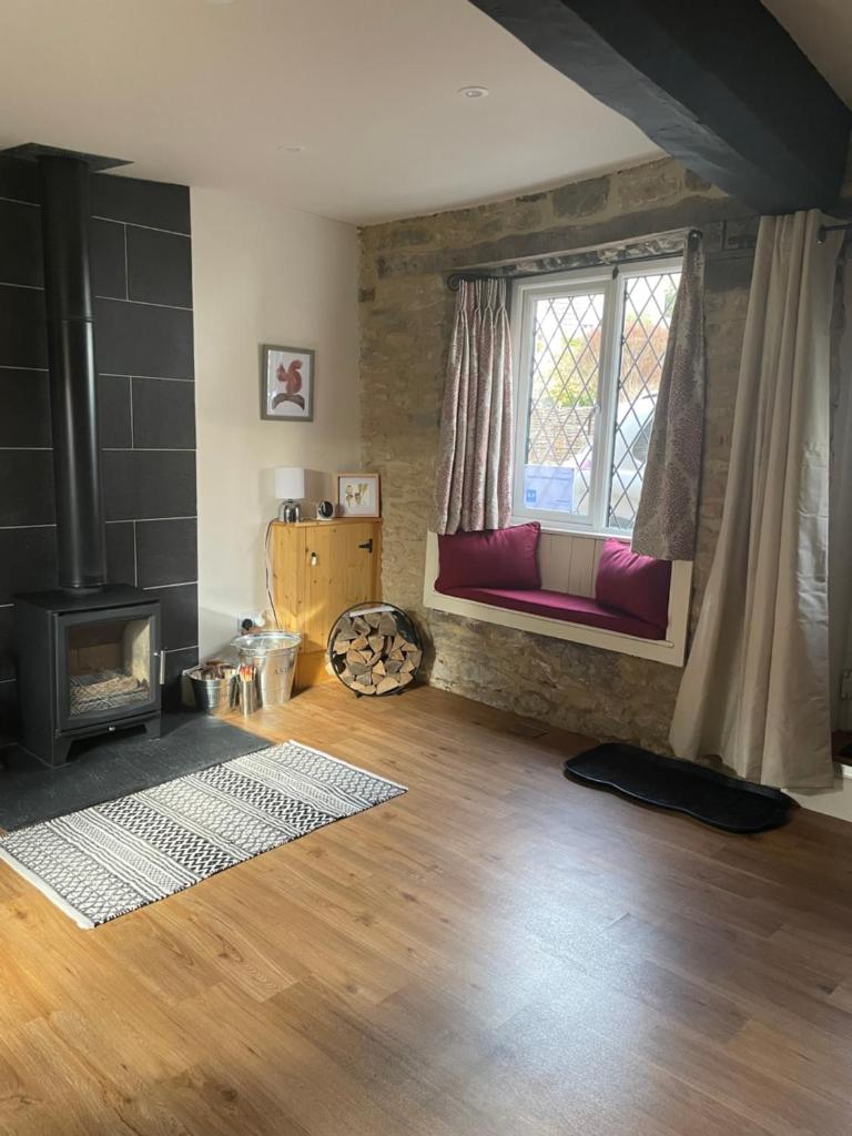 Cotswold Coombe Cottage (Wotton under Edge)