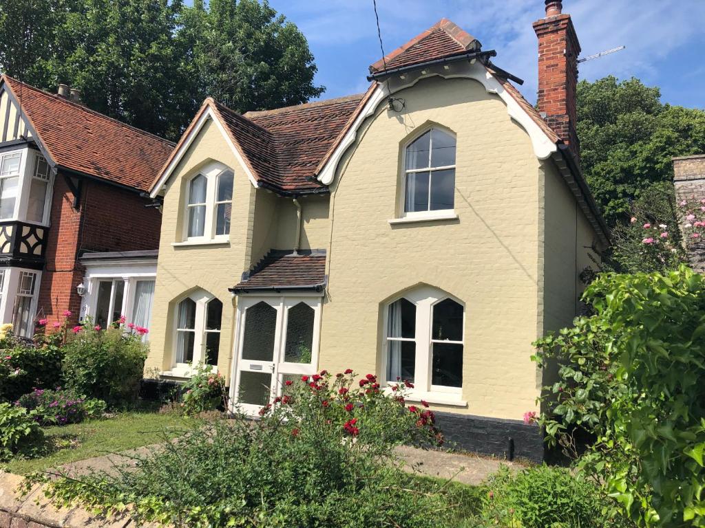 Entire Victorian Cottage (Sudbury)
