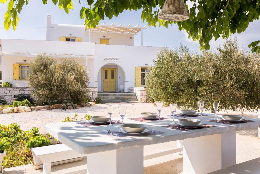 Villa San Dimitrio House on the Beach (Logaras)