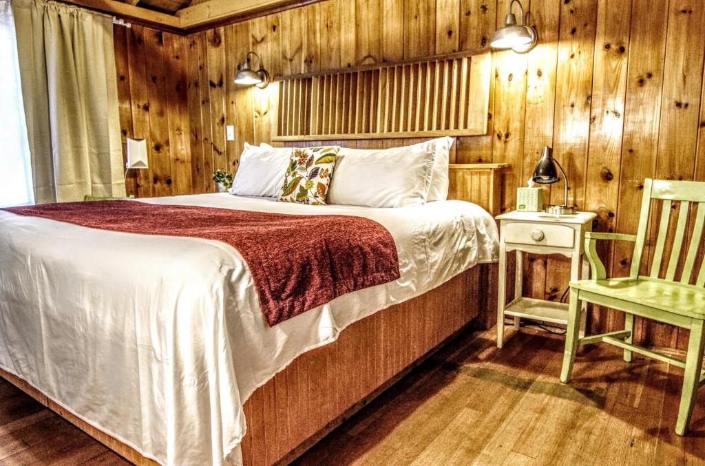 Cottage 10 - 1 Bedroom and 1 Bathroom with Loft (Wolfeboro)