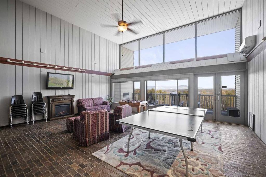 Cedar Lodge Condo with Lake Winnipesaukee Views (Laconia)