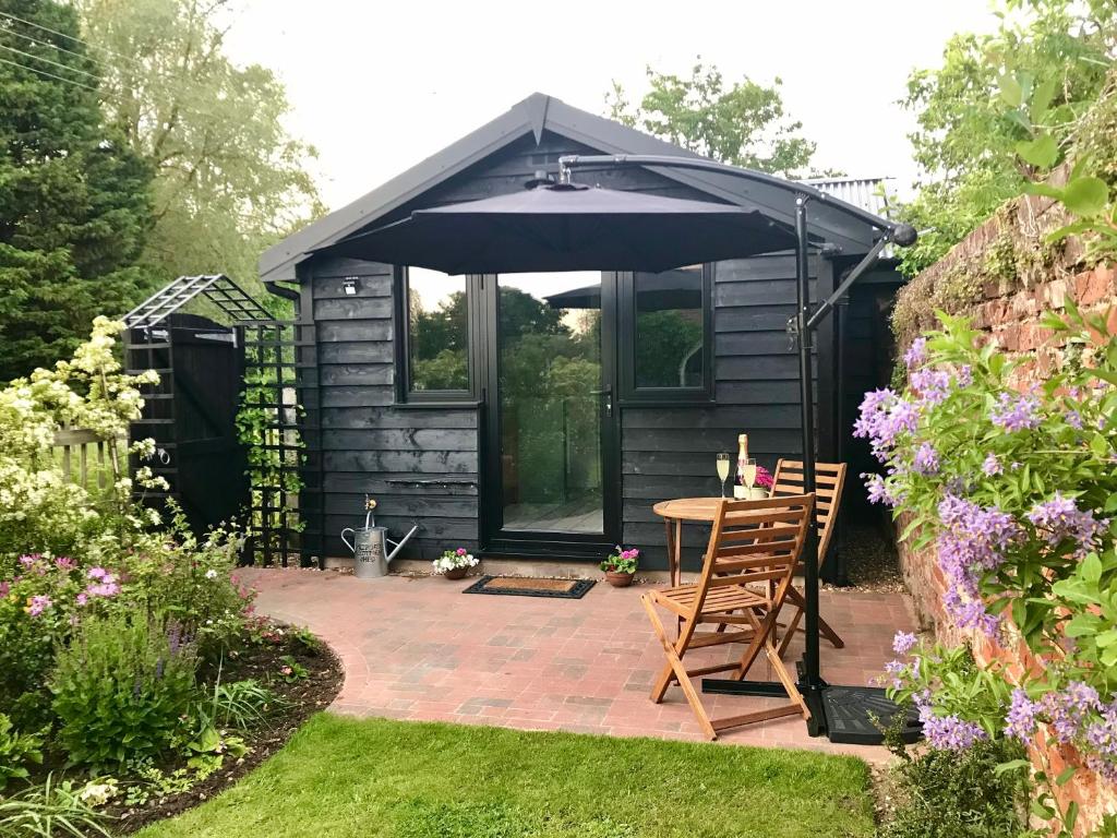 Melford Allotment Shed-Vintage Lodge Suffolk (Long Melford)