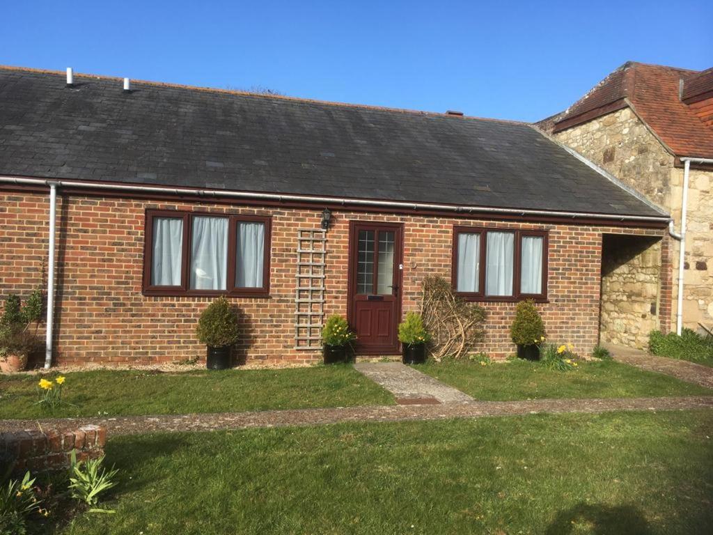 9 Afton Barns (Freshwater)