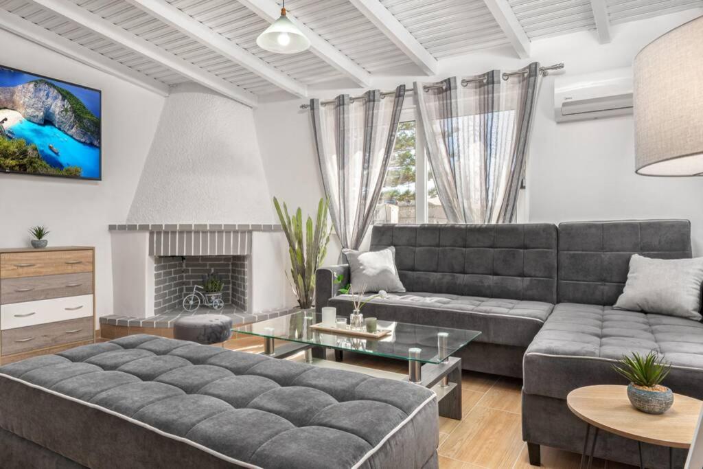 Dennis City Center Elegant Apartment