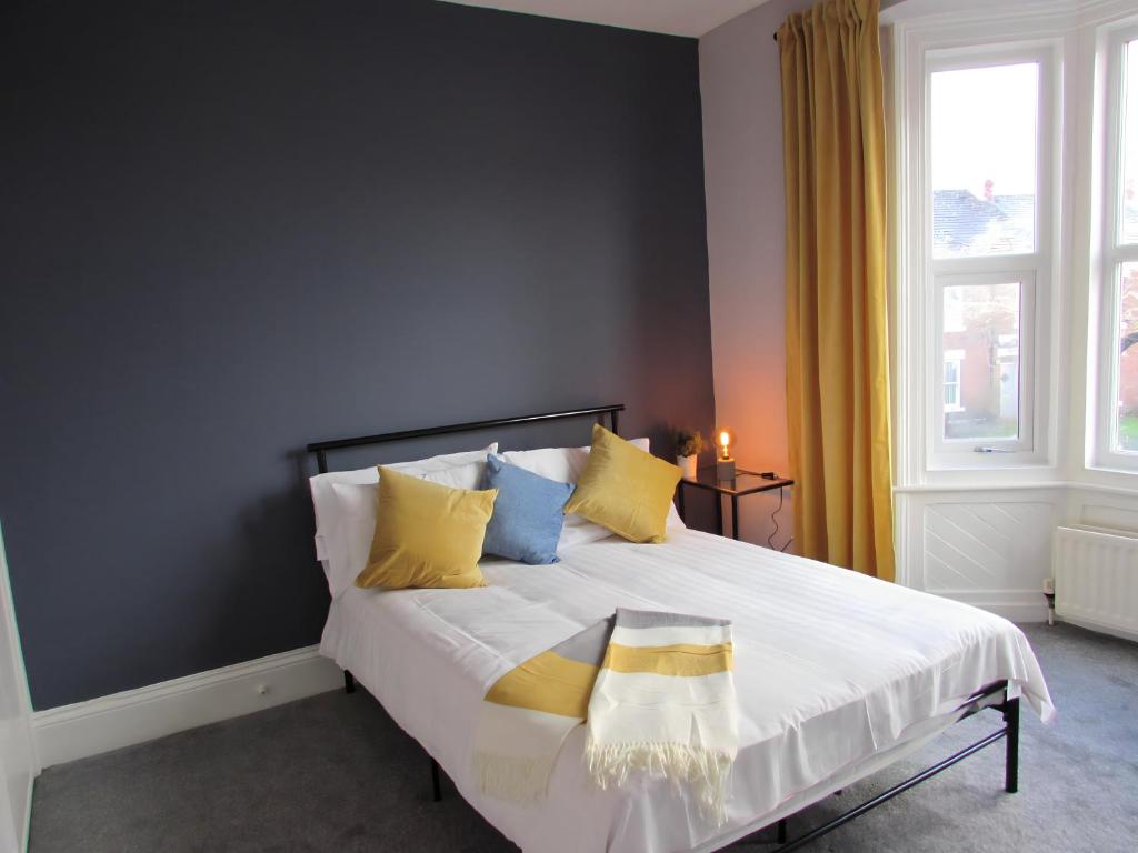Heaton Beautiful 3 Bed Newly Refurbished Sleeps 6