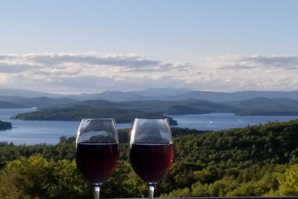 Airy Home with Lake and Mtn Views 2 Miles to Gunstock (Gilford)