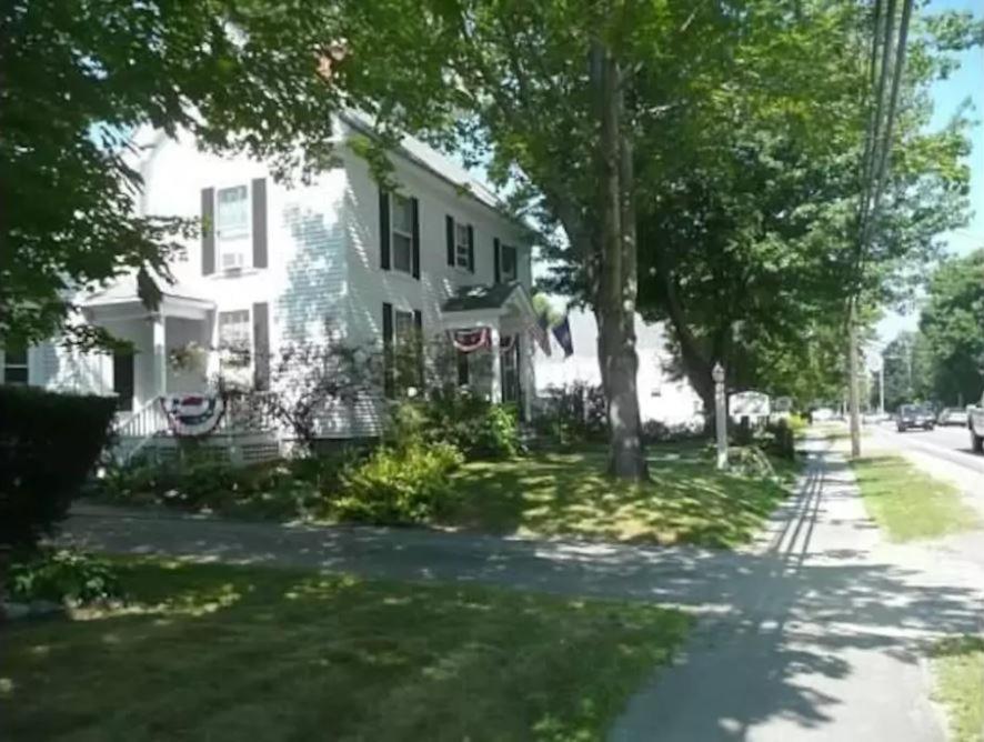 Topsides Bed & Breakfast (Wolfeboro)