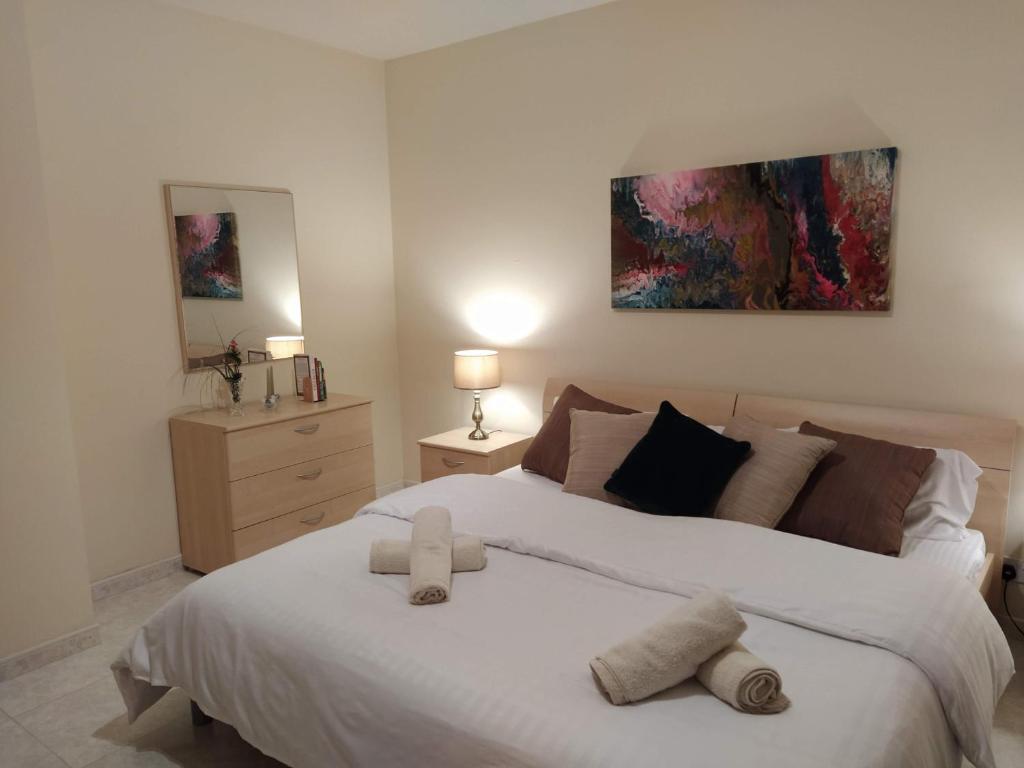 Mayfair Cosy 2BR Apartment