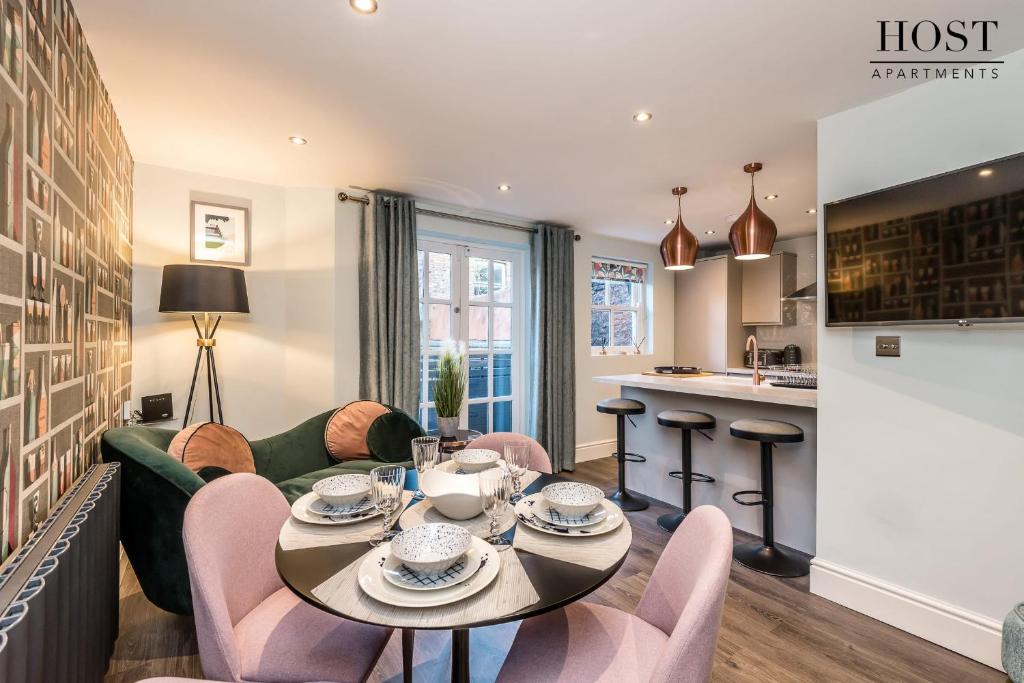Charming 3-Bedroom Coach House with Free Attached Garage!