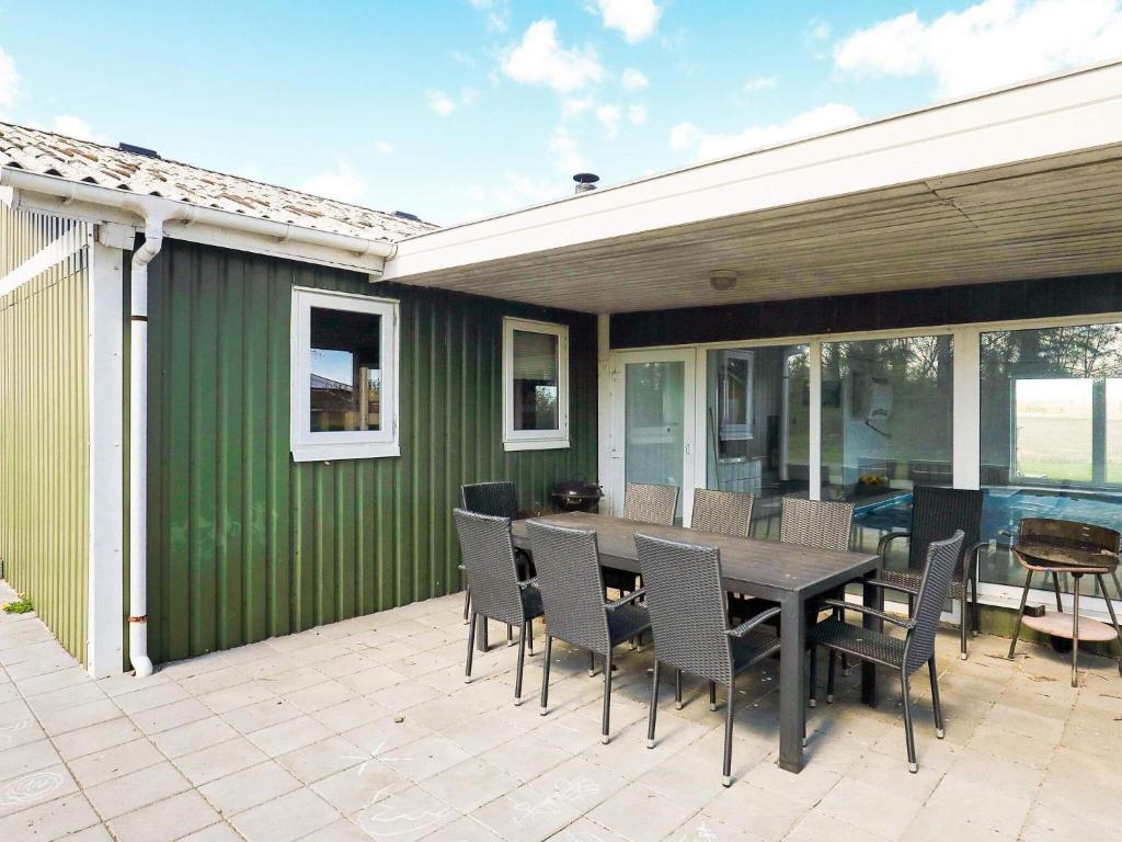 Beautiful Holiday Home in Hals with Swimming Pool (Hou)