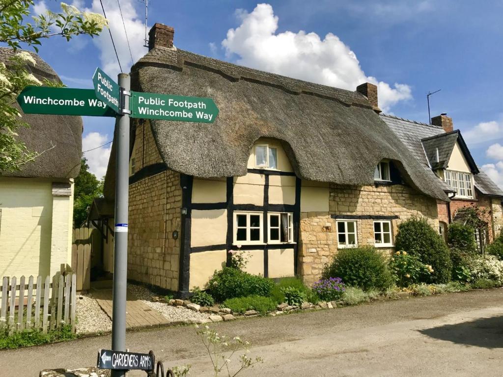 Bells Cottage (Alderton)