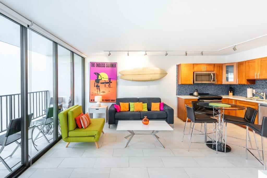 7th Floor Garden View Condo In Walking Distance to Waikiki Beach