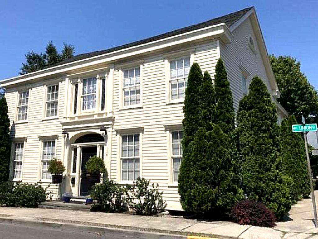 Hudson B&B (Hudson)