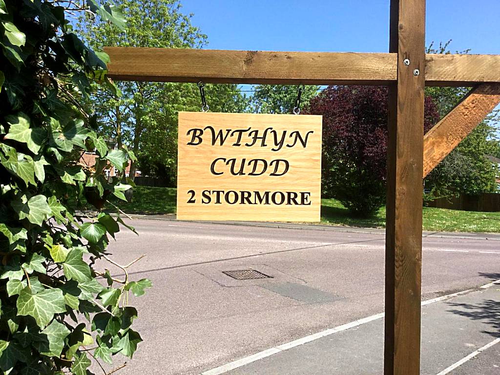 Bwthyn Cudd (Westbury)