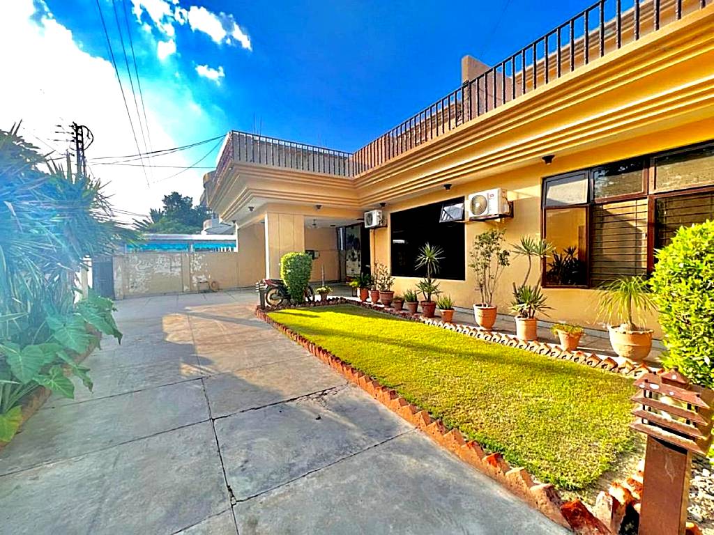 Step Inn Guest House Lahore