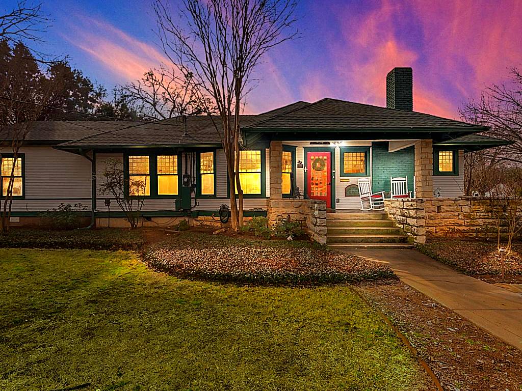 Granbury Gardens Bed and Breakfast (Granbury)