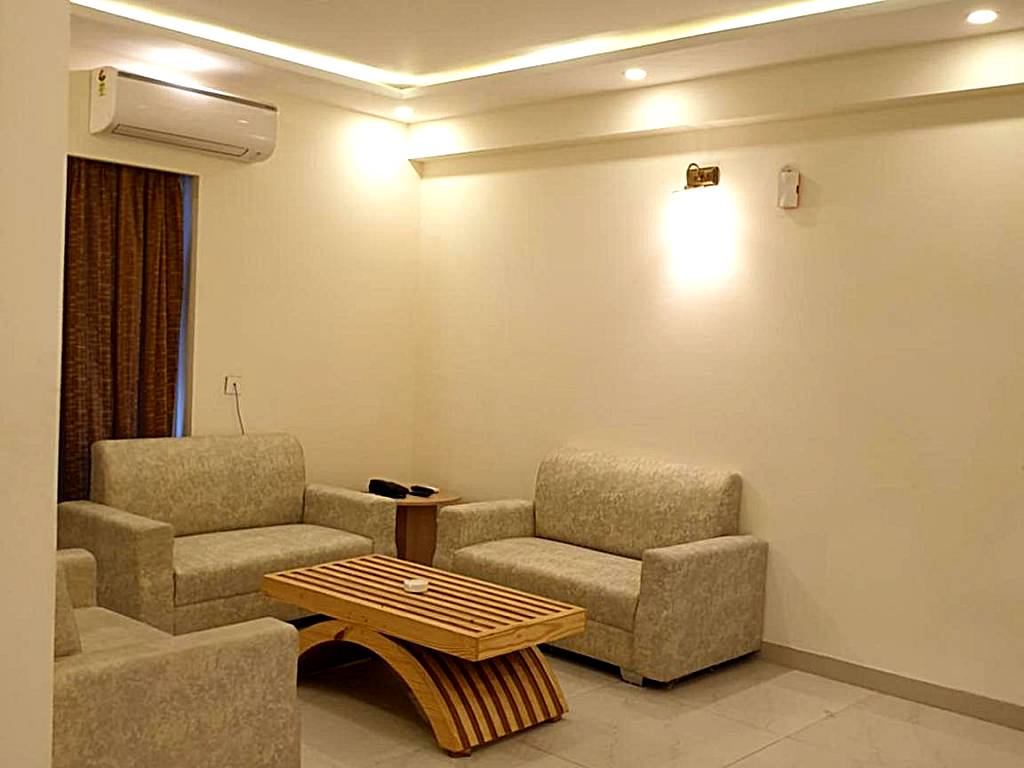 Hotel White Rock By The Solitaire Hospitality: Deluxe Family Suite