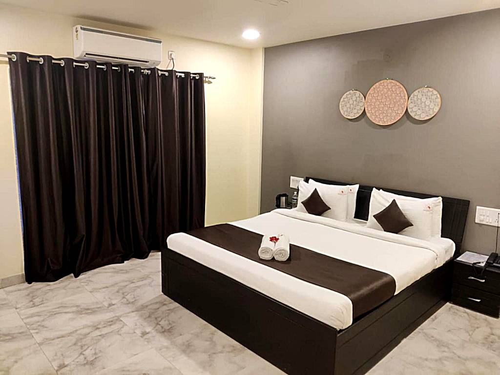 Harmony Palace: Deluxe Double Room with Balcony