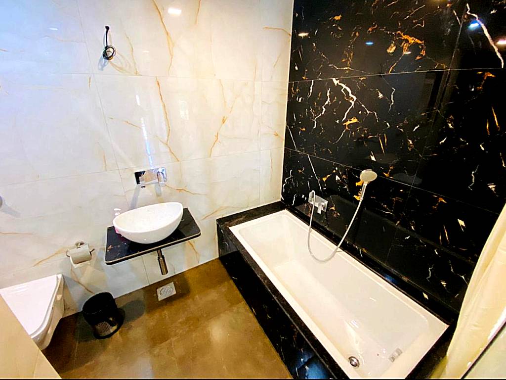 Lake Paradise Mahabaleshwar: Deluxe Double Room with Bath
