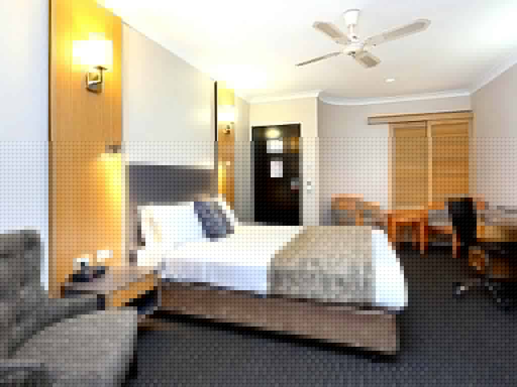Brisbane International Virginia: Deluxe Double Room with Spa Bath 