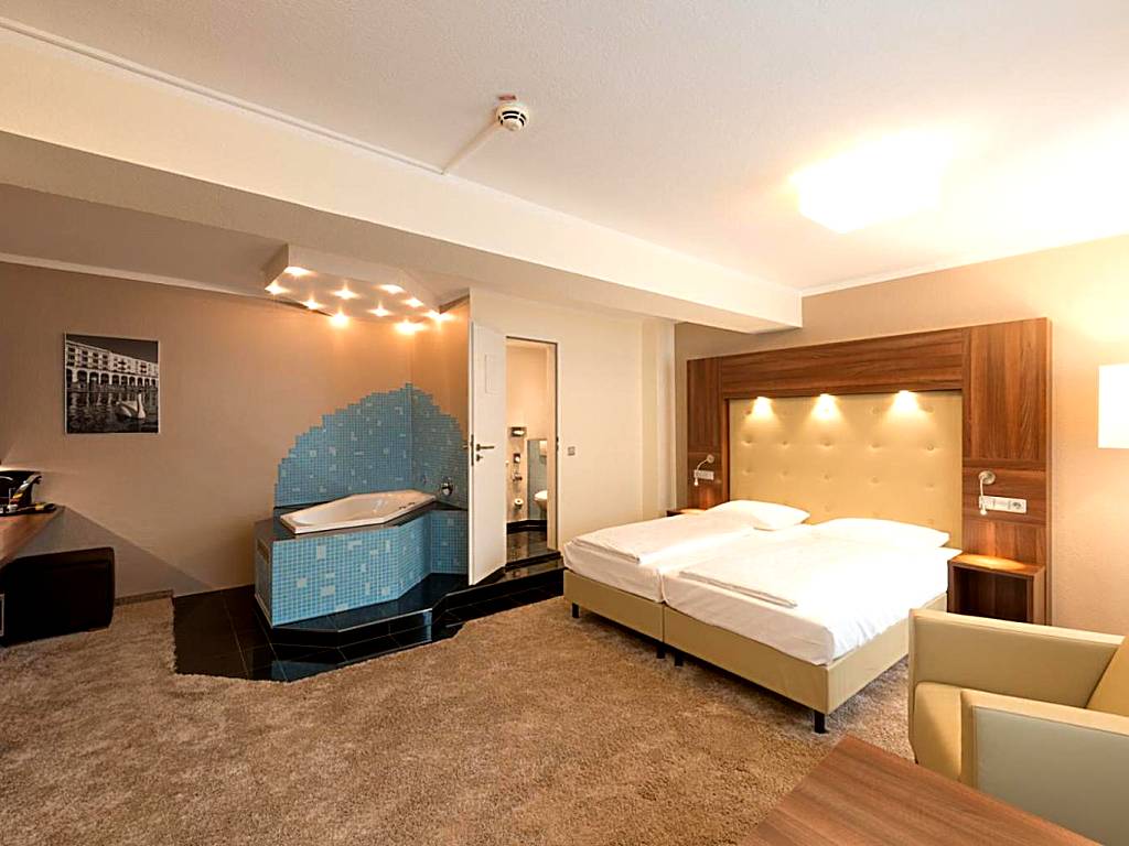 Heikotel - City Nord: Suite with Spa Bath