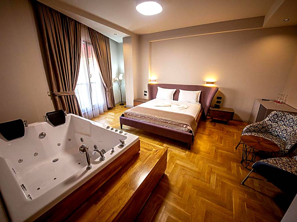 City Center Hotel: Suite with Hot Tub