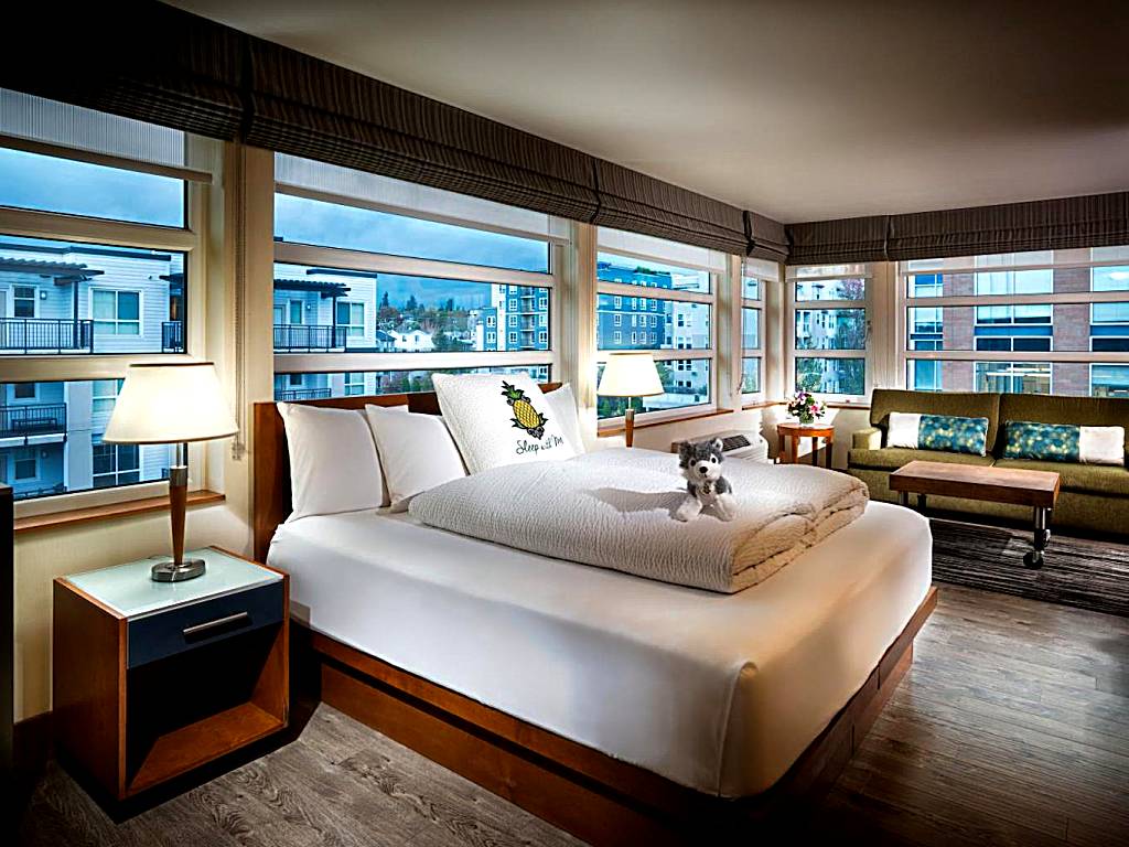 Staypineapple: King Suite with Sofa Bed and Spa Bath (Seattle)