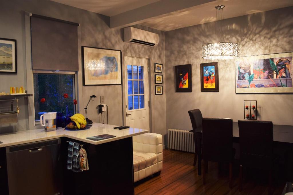 Private Rooms, Shared Bath in Cozy Homestay Minutes From Logan Airport