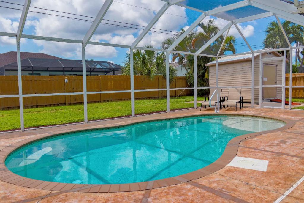 Beautiful Pool Home with Sleeping for 8 for LovelyPeople
