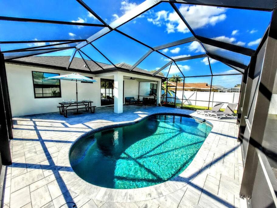 Blue Door Retreat - Luxury Pool Home - sleeps 8