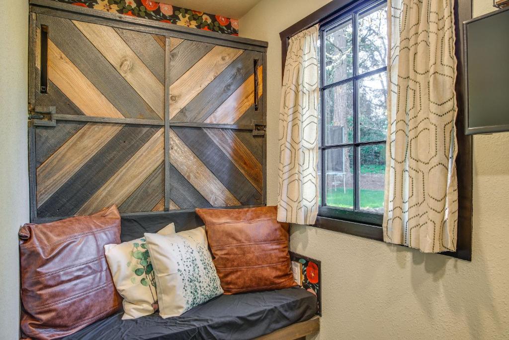 Lakewood Vacation Rental - Walk to American Lake!
