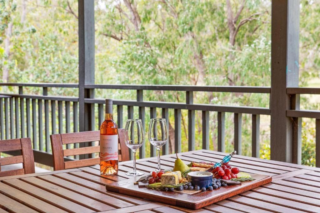 Pet Friendly Family Favourite - Kangaroo and Fairway Views with Air Con