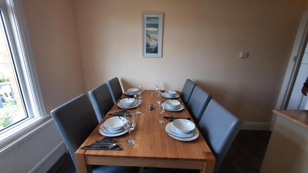 "Near to the Beach "- 2 bedroom Flat Sleeps up to 5