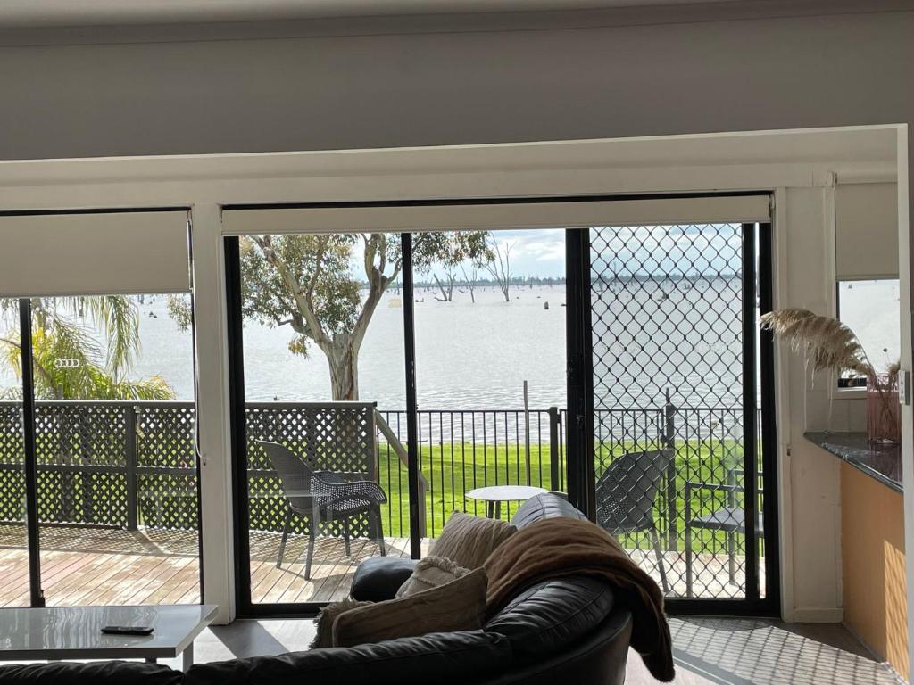 Absolute Waterfront at Woodlands