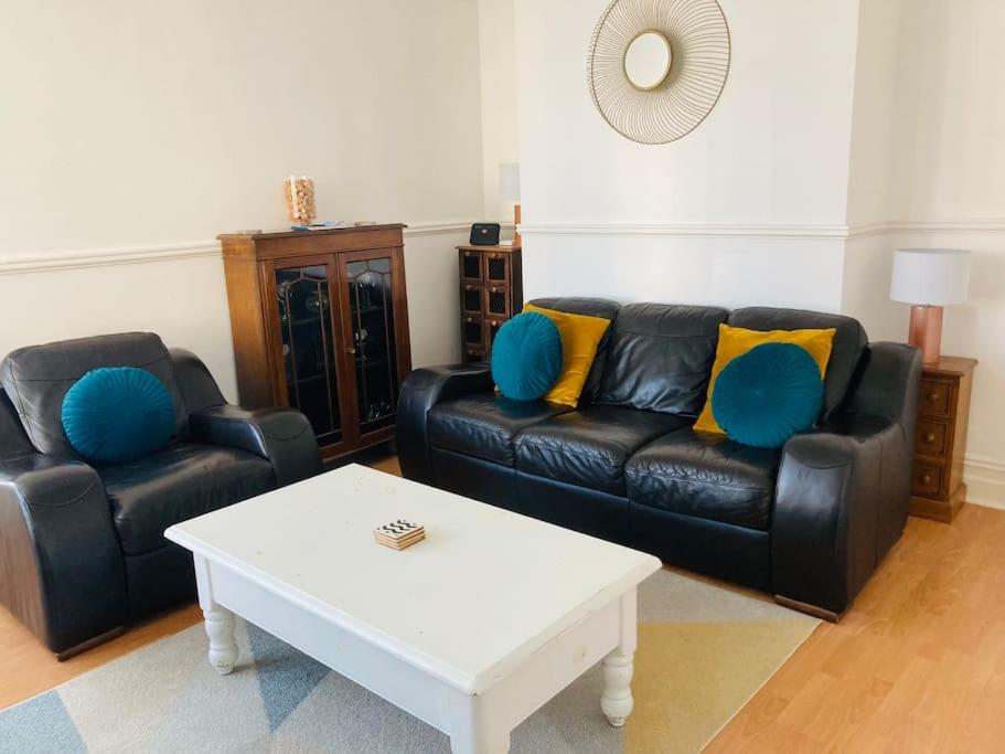 No.18 - Ground Floor apartment close to the beach