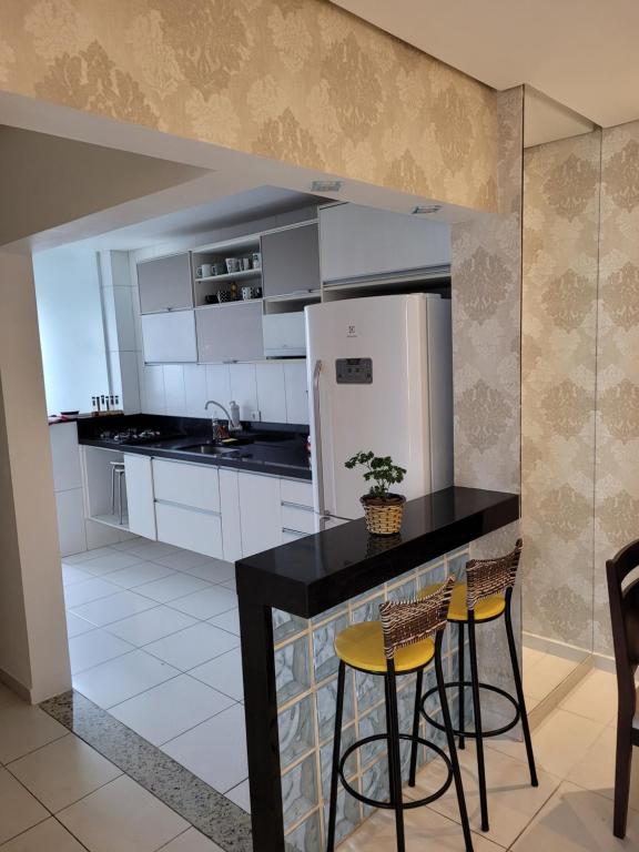 VISTA PRAIA MAR - AVIAÇÃO - VARANDA GOURMET de 12m de área com CHURRASQUEIRA - PORTARIA 24H - WI Fi - 300 metros da praia da Aviação - ESTACIONAMENTO Gratuito