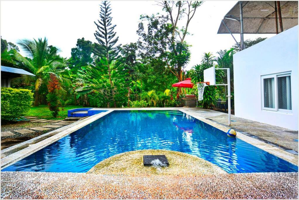 Subic Rain Forest/Beach House Sleeps 13