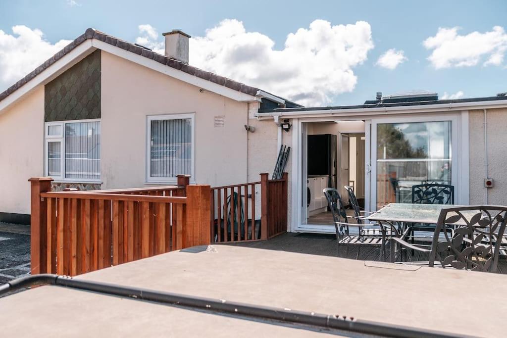 Wheelchair accessible 2 bedroom bungalow Dog Friendly