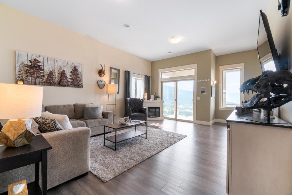 Oh What A View! - Lower Suite