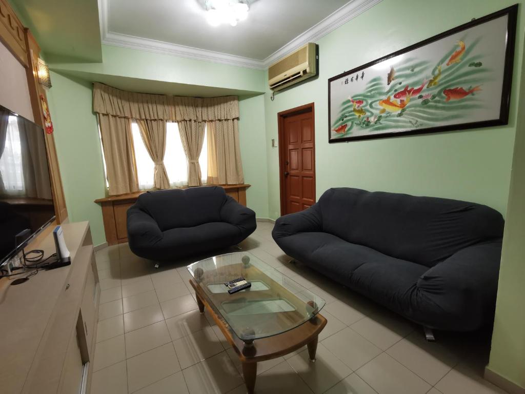 DIY Palm Court 3BR Apartment, 7 Guests