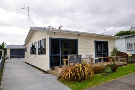 North End Seaview Cottage