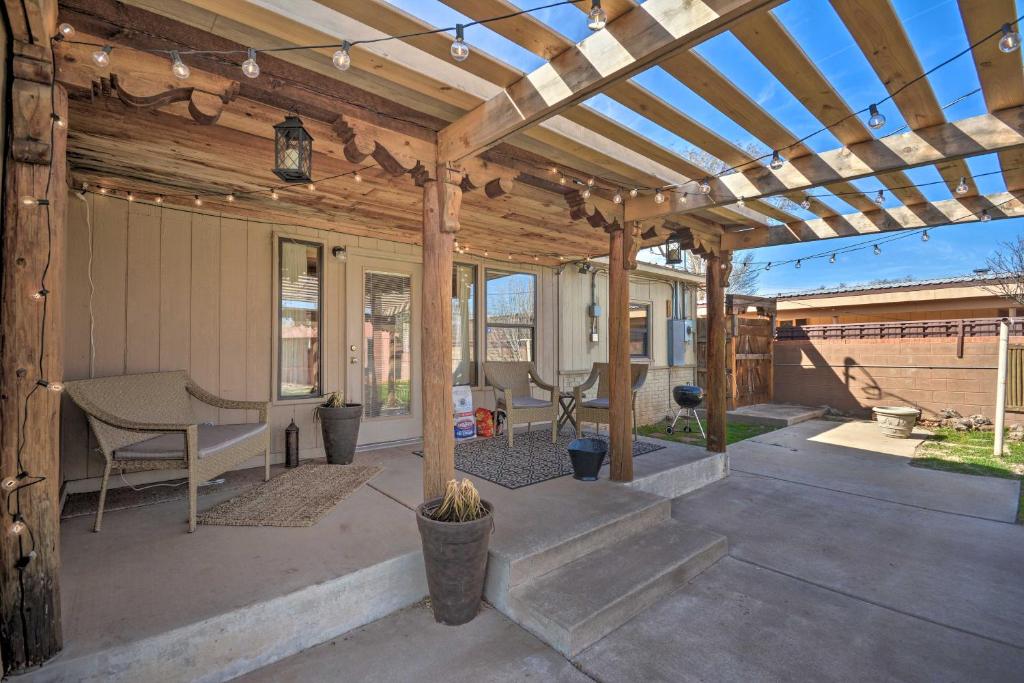 Pet-Friendly Clovis Home Yard, Pergola and Hot Tub