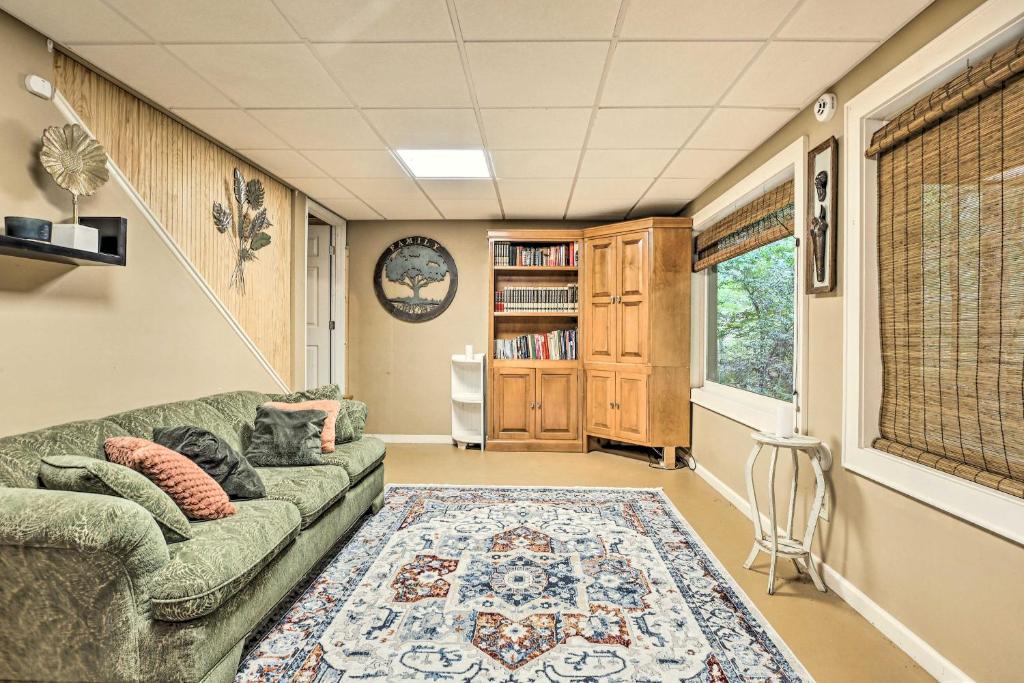 Pet-Friendly Conyers Cabin - 23 Miles to Atlanta!