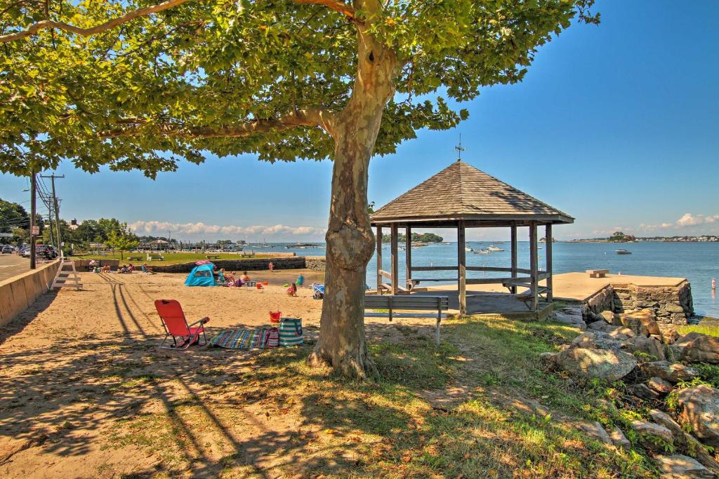 Pet-Friendly Branford Apt - 10 Min Walk to Beach!