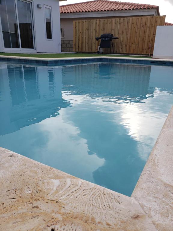 Adele's Apartment with Pool, 5 minutes walk to the beach