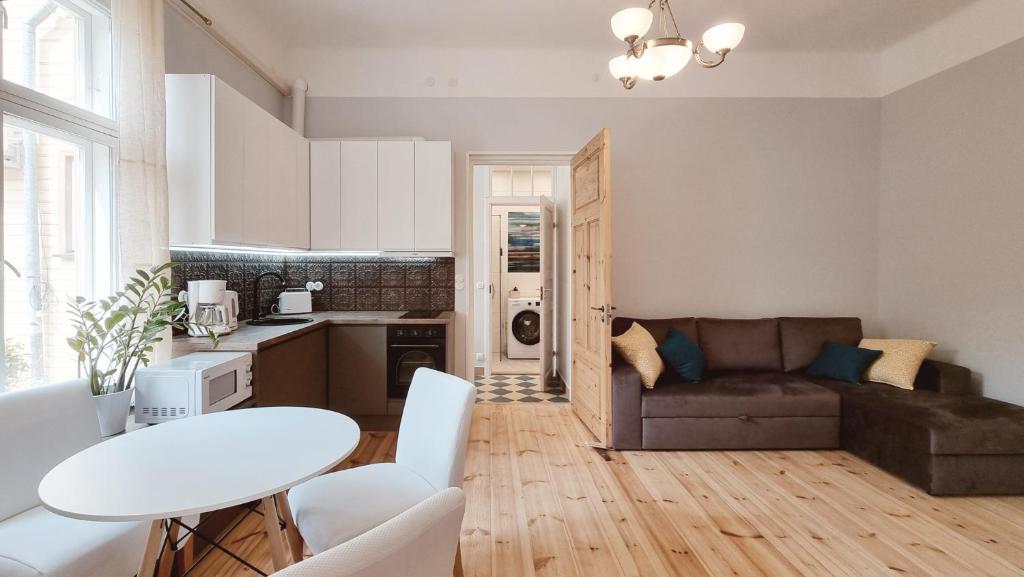 Aia Center Apartment
