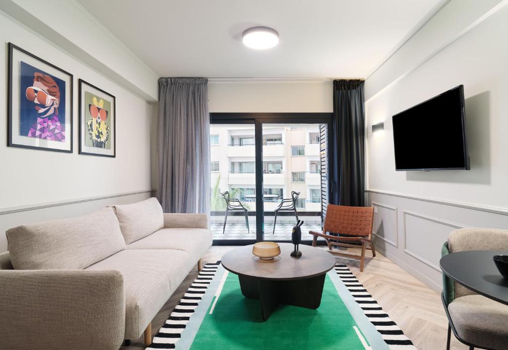 LIV The City Suites ADULTS ONLY