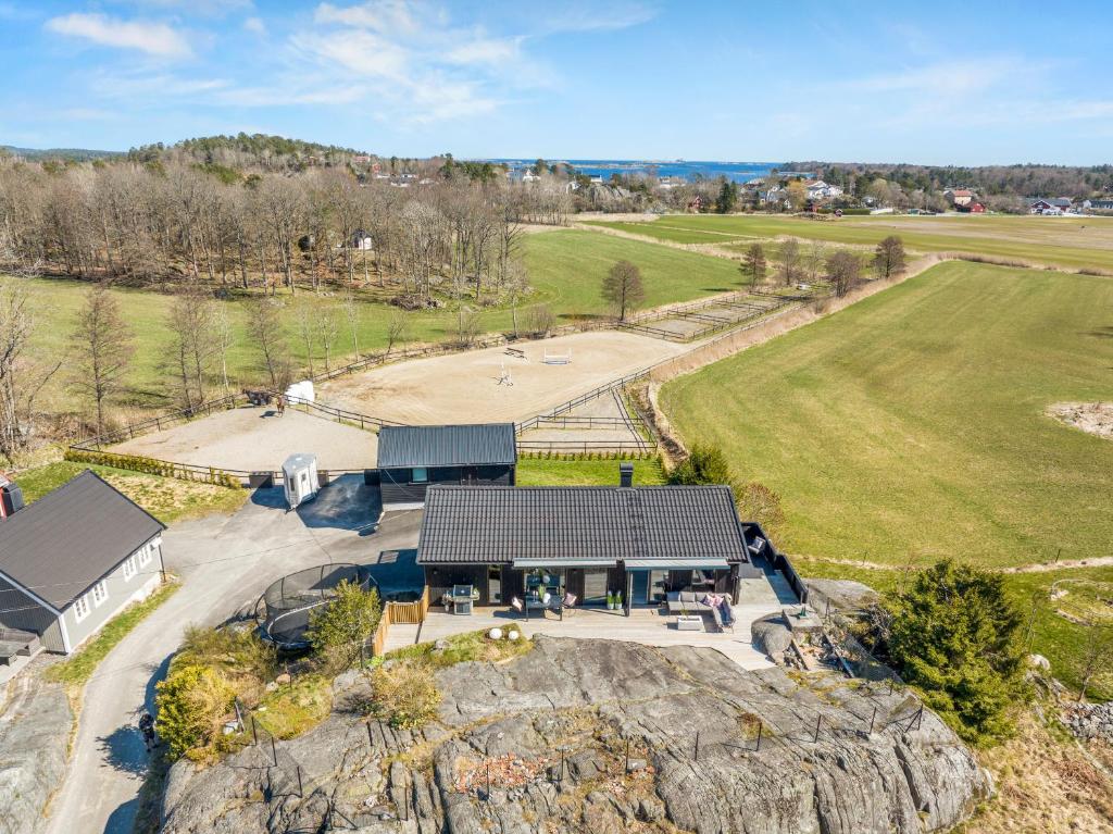 Nytt og sjønært hus med boblebad til leie!