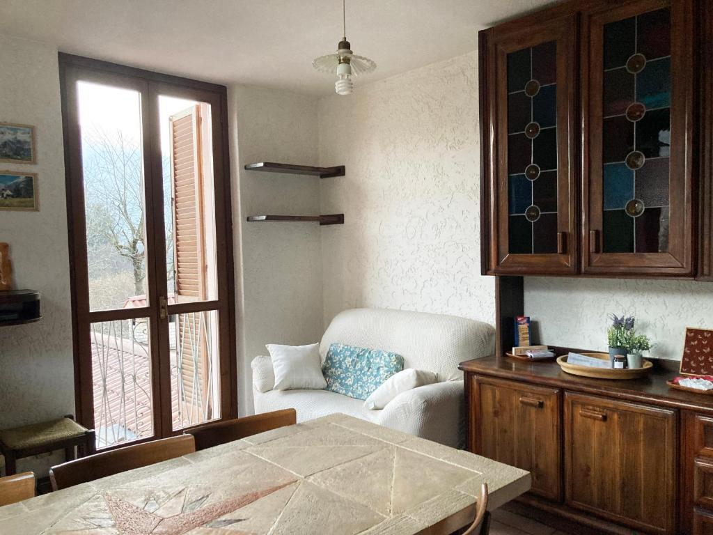 Mountain lodging with fireplace and mountain view