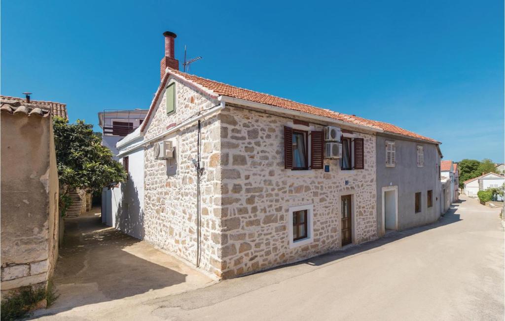 Amazing Home In Preko With 2 Bedrooms And Wifi